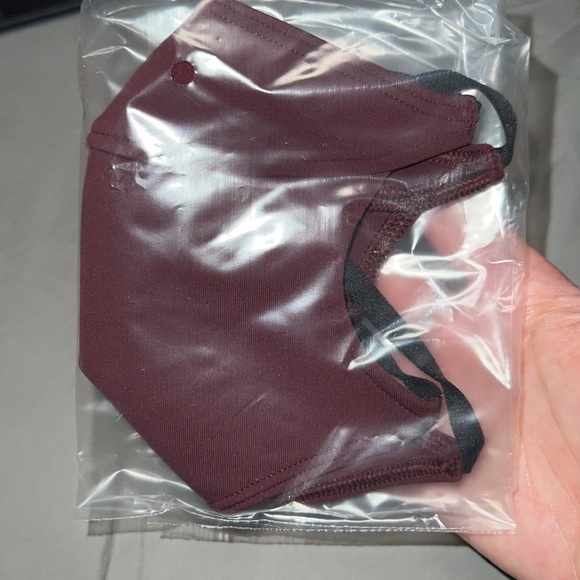 Lululemon Ear Loop Mask - Picture 3 of 4